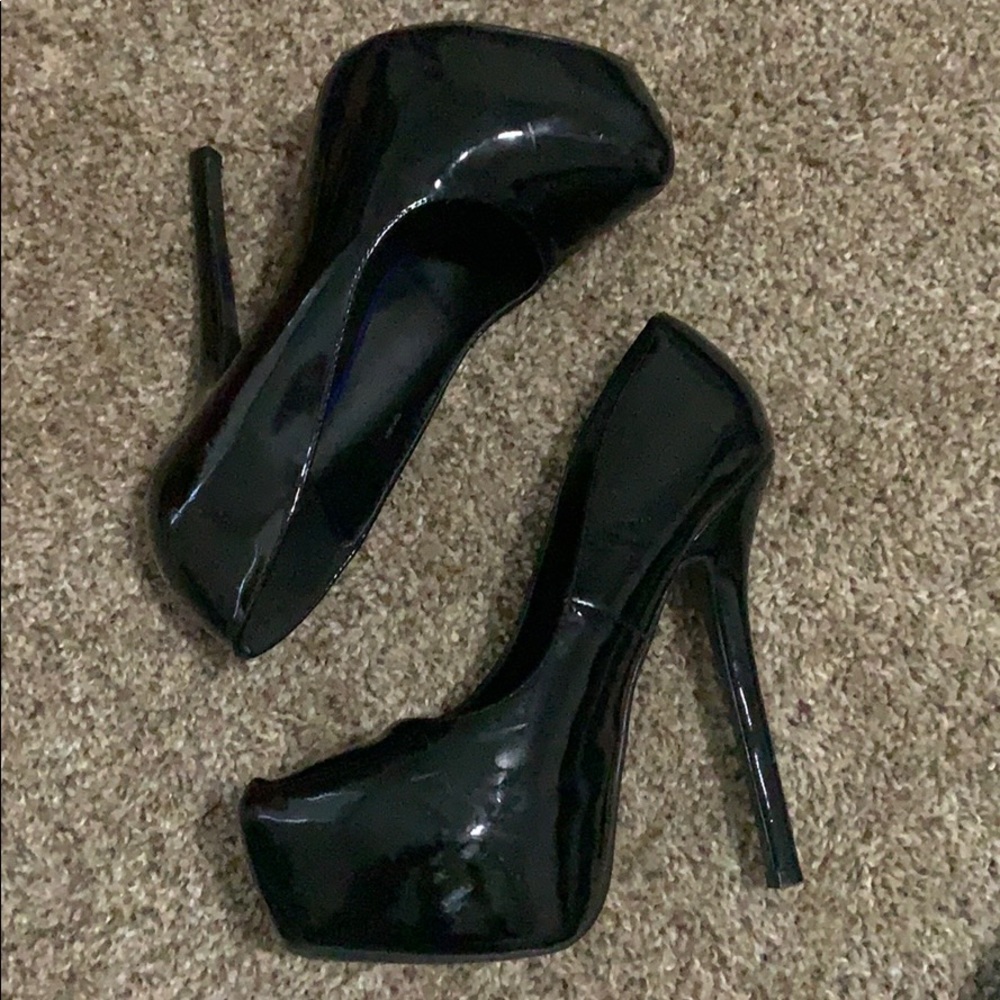 Black high heel pumps!